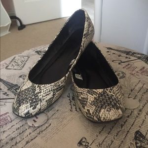 Beautiful alligator type skin on flats!